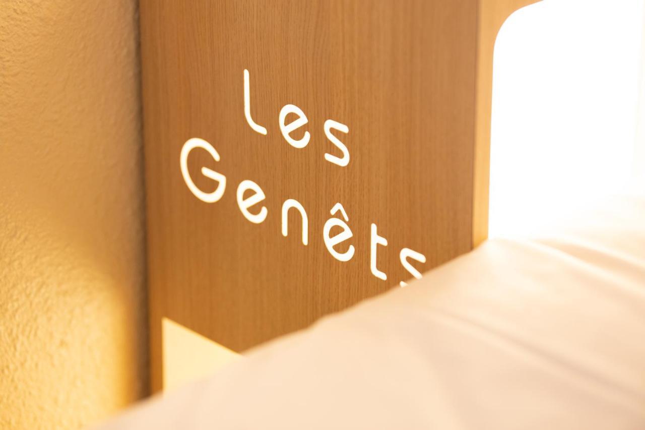 Hotel Les Genets באיון מראה חיצוני תמונה