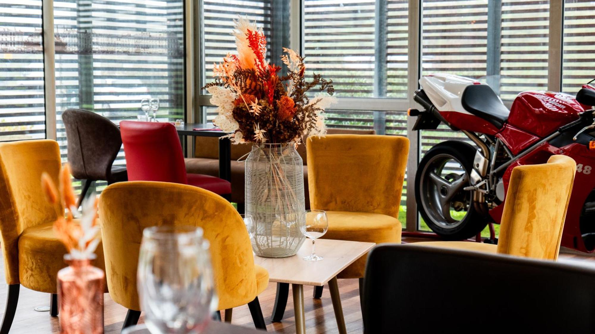 Hotel Les Genets באיון מראה חיצוני תמונה