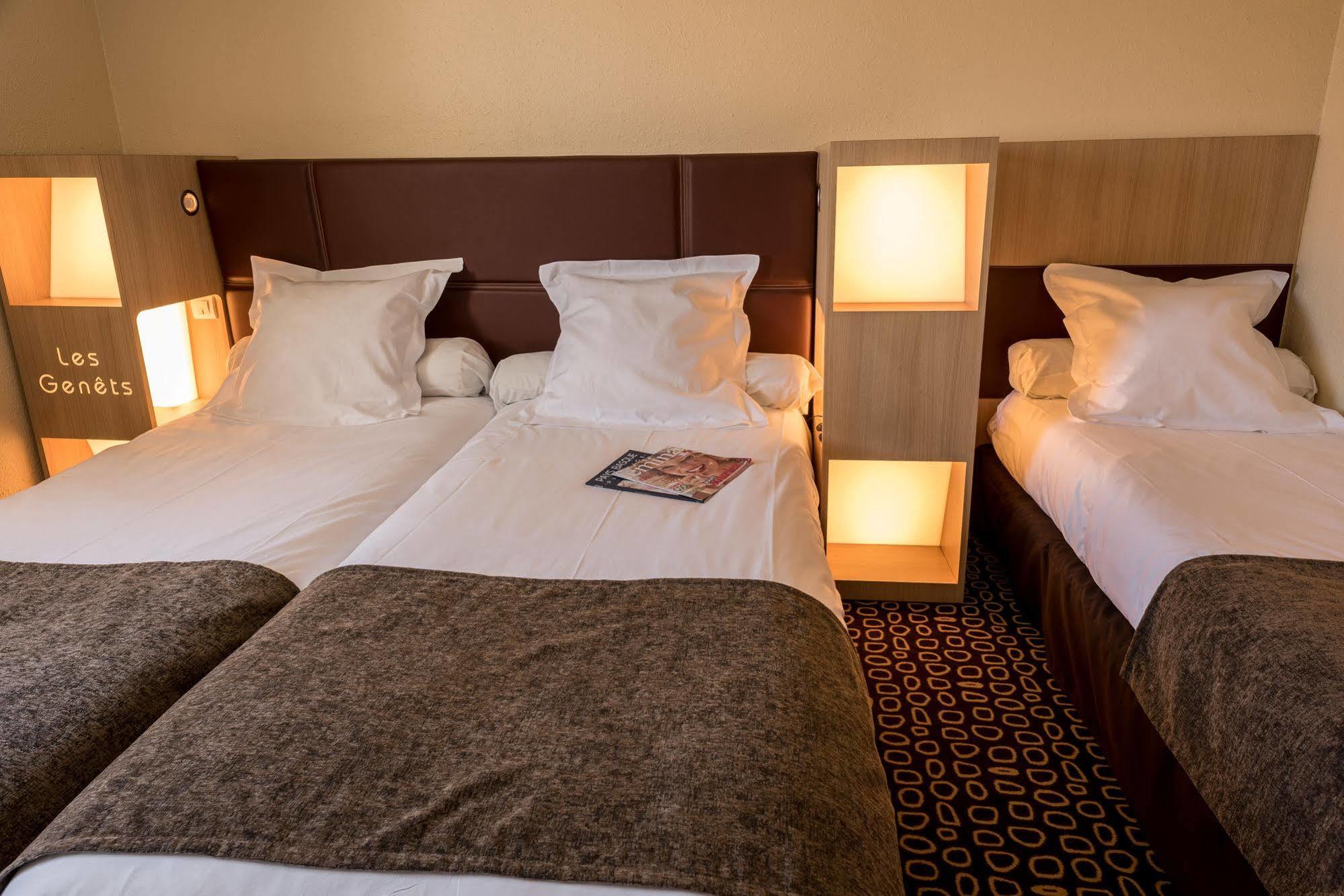 Hotel Les Genets באיון מראה חיצוני תמונה