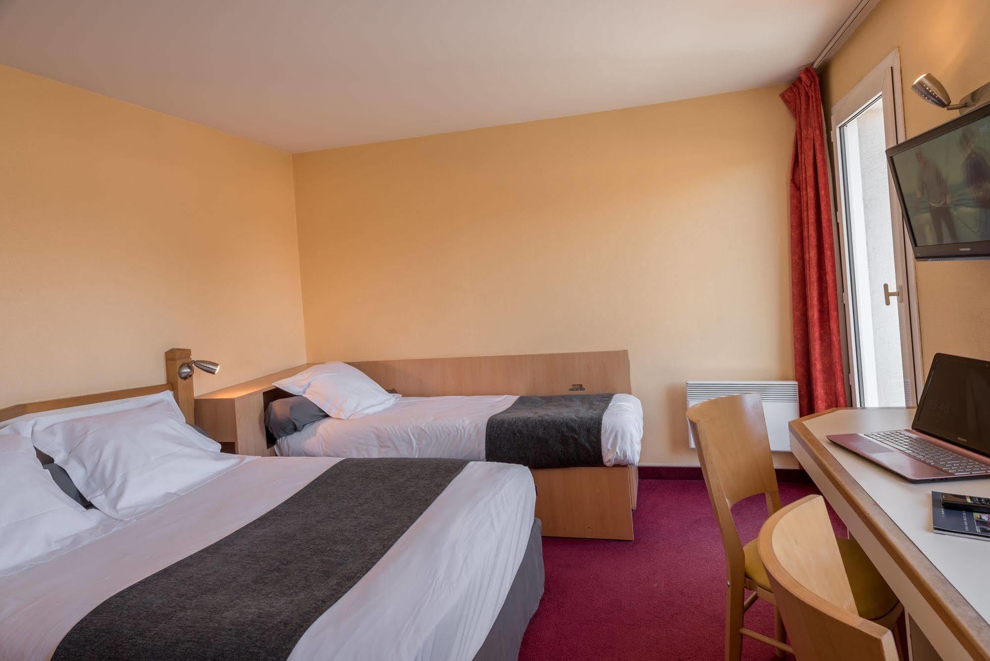 Hotel Les Genets באיון מראה חיצוני תמונה